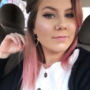 Meet your Posher, Cassandra